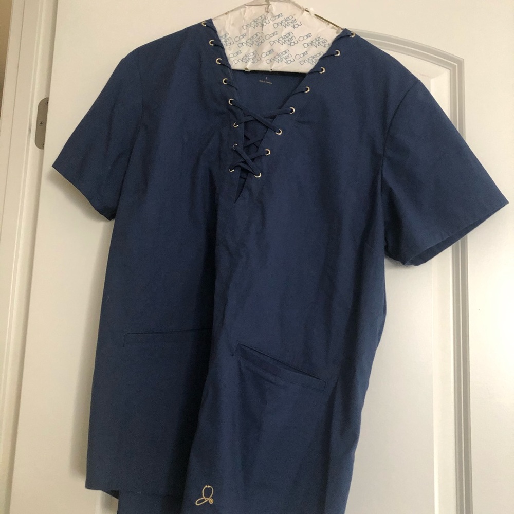 JAANUU SCRUB TOP